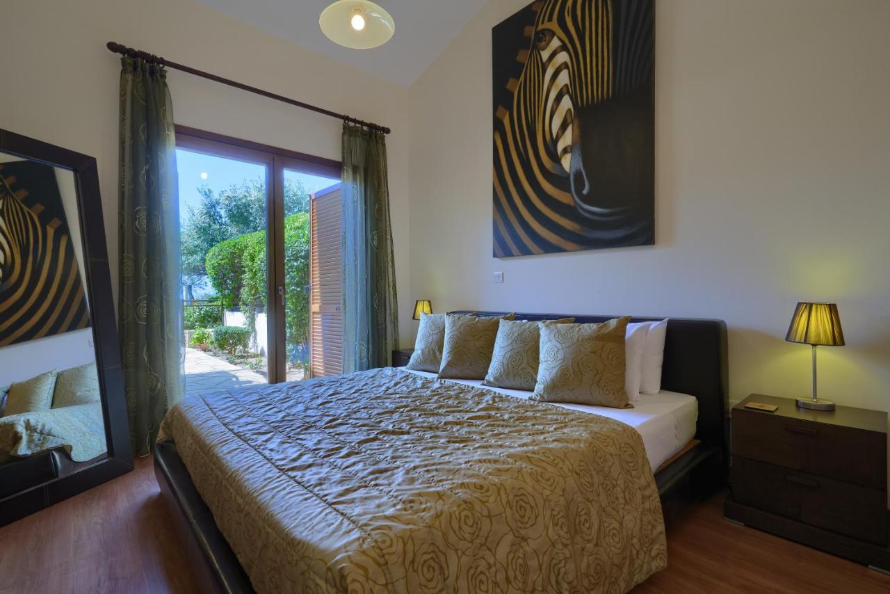 3 Bedroom Villa Madelini With Private Pool, Aphrodite Hills Resort Kouklia Exteriör bild