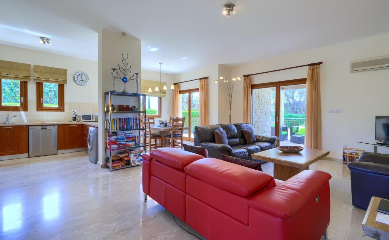 3 Bedroom Villa Madelini With Private Pool, Aphrodite Hills Resort Kouklia Exteriör bild